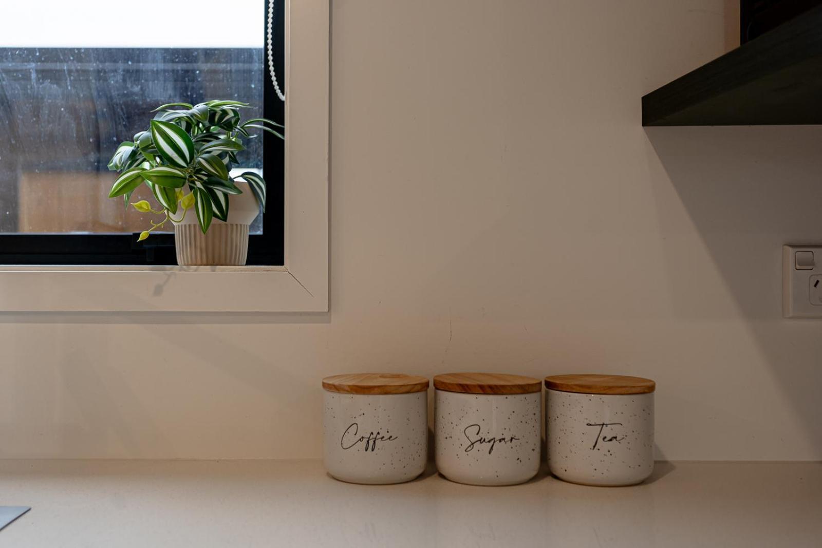 Modern 2 Bedroom Townhouse In Cbd With Parking! Sleeps 5 Крайстчърч Екстериор снимка