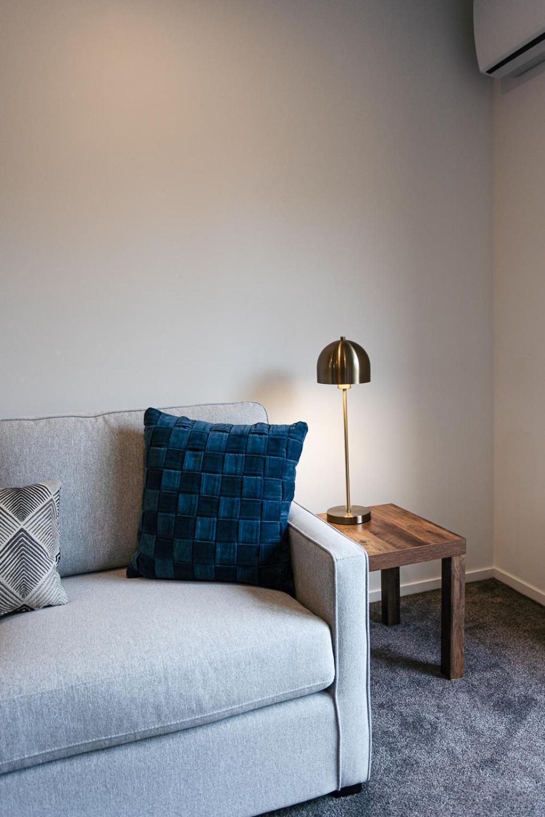 Modern 2 Bedroom Townhouse In Cbd With Parking! Sleeps 5 Крайстчърч Екстериор снимка