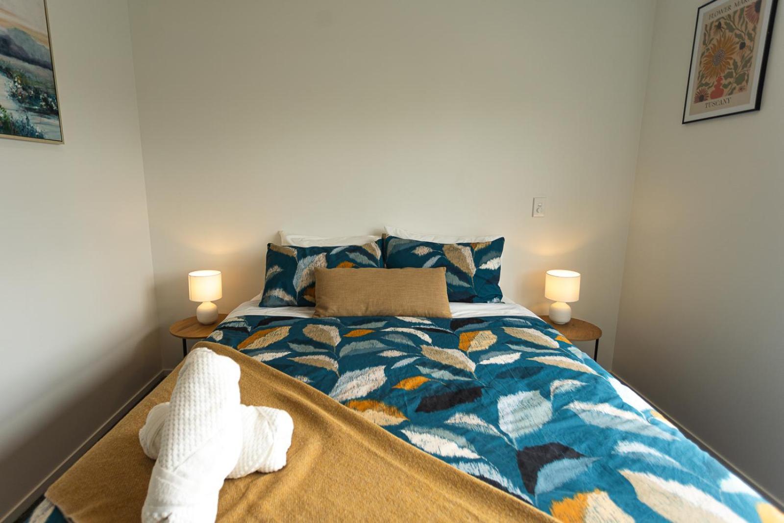 Modern 2 Bedroom Townhouse In Cbd With Parking! Sleeps 5 Крайстчърч Екстериор снимка