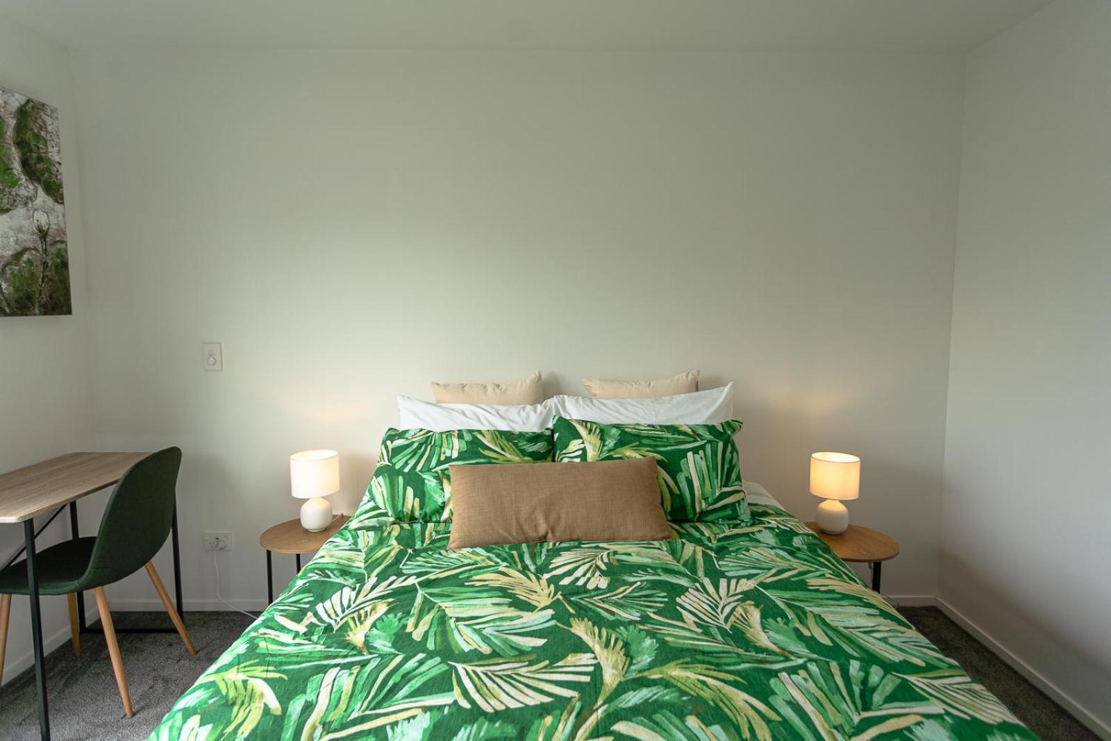 Modern 2 Bedroom Townhouse In Cbd With Parking! Sleeps 5 Крайстчърч Екстериор снимка