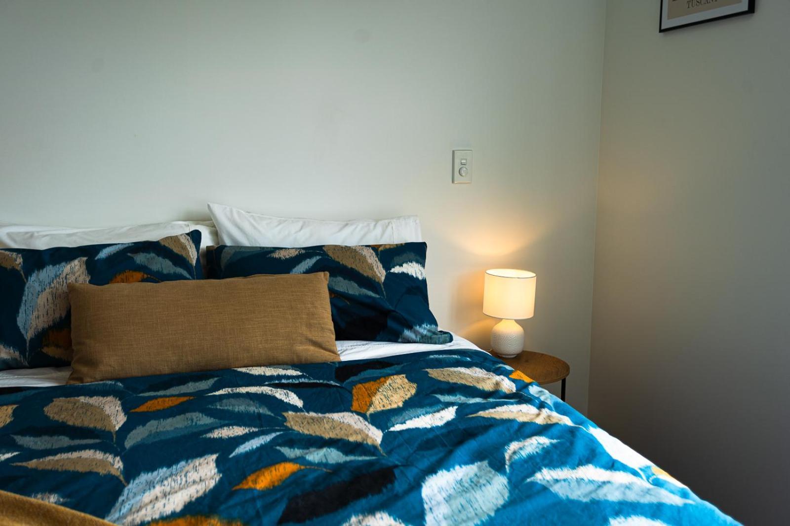 Modern 2 Bedroom Townhouse In Cbd With Parking! Sleeps 5 Крайстчърч Екстериор снимка