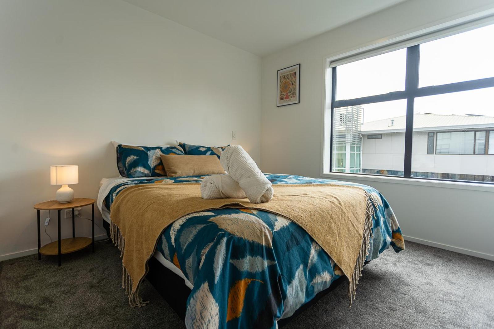 Modern 2 Bedroom Townhouse In Cbd With Parking! Sleeps 5 Крайстчърч Екстериор снимка