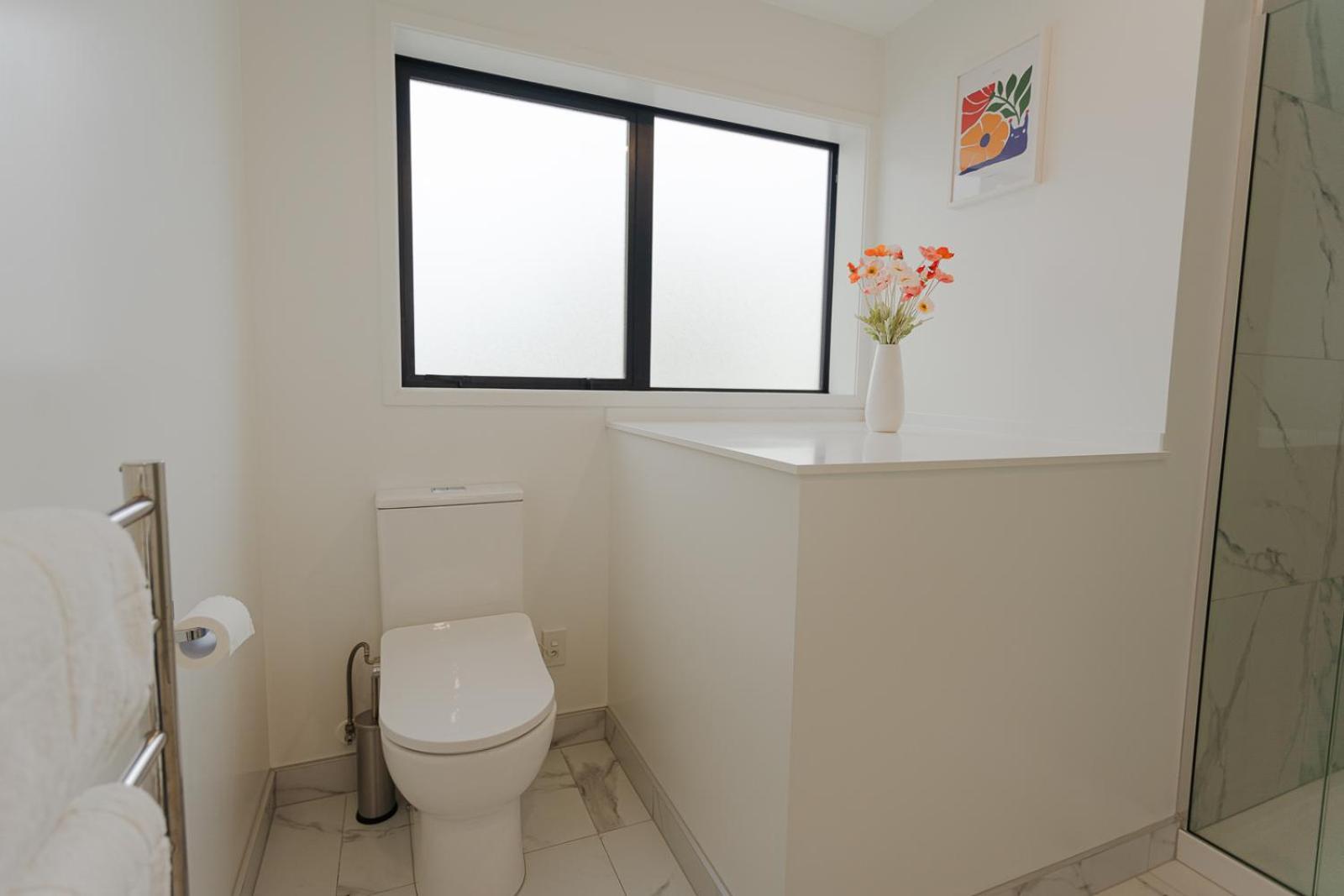 Modern 2 Bedroom Townhouse In Cbd With Parking! Sleeps 5 Крайстчърч Екстериор снимка