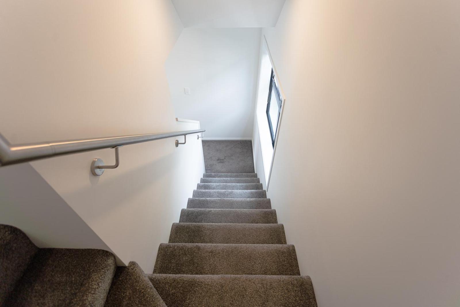 Modern 2 Bedroom Townhouse In Cbd With Parking! Sleeps 5 Крайстчърч Екстериор снимка