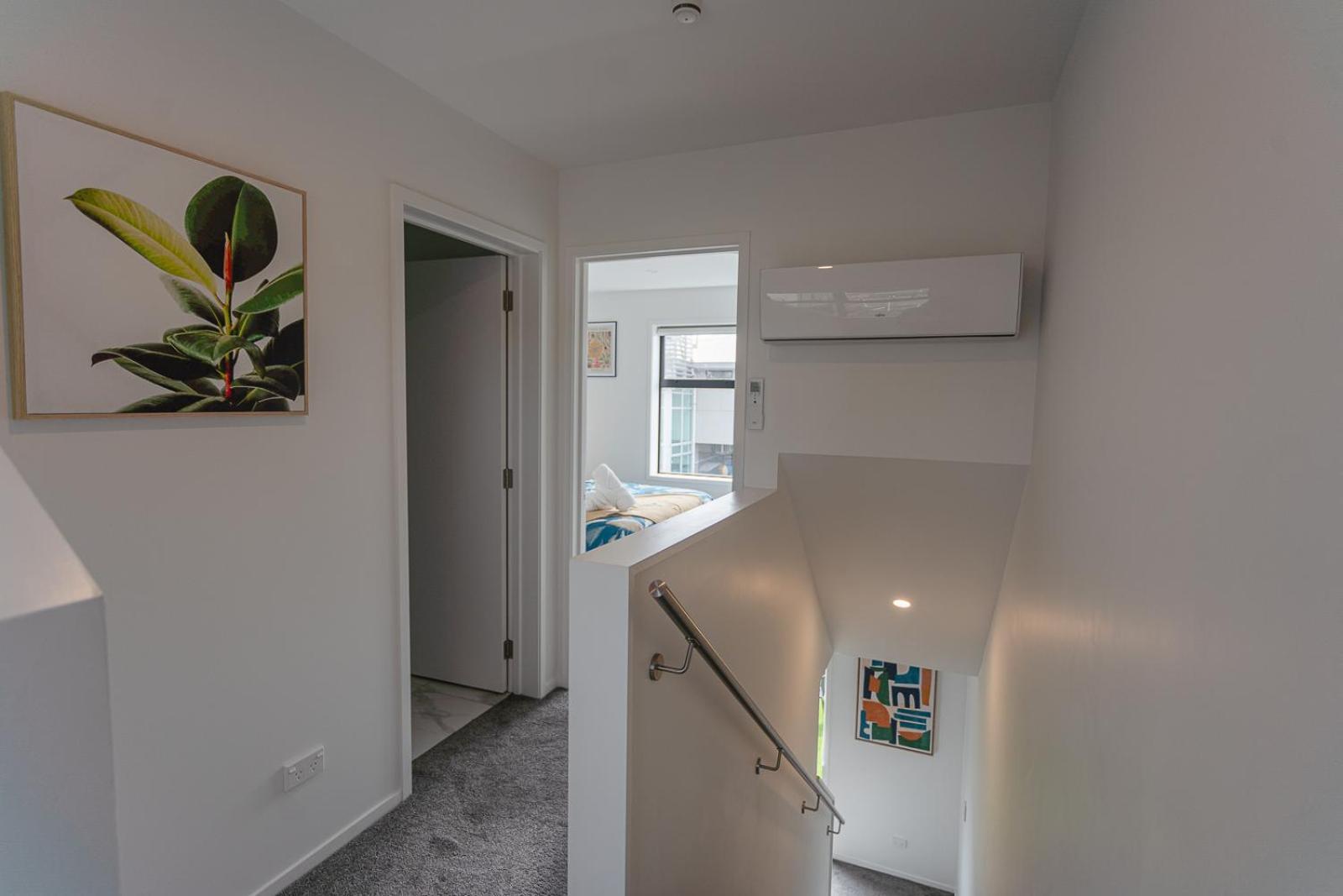 Modern 2 Bedroom Townhouse In Cbd With Parking! Sleeps 5 Крайстчърч Екстериор снимка