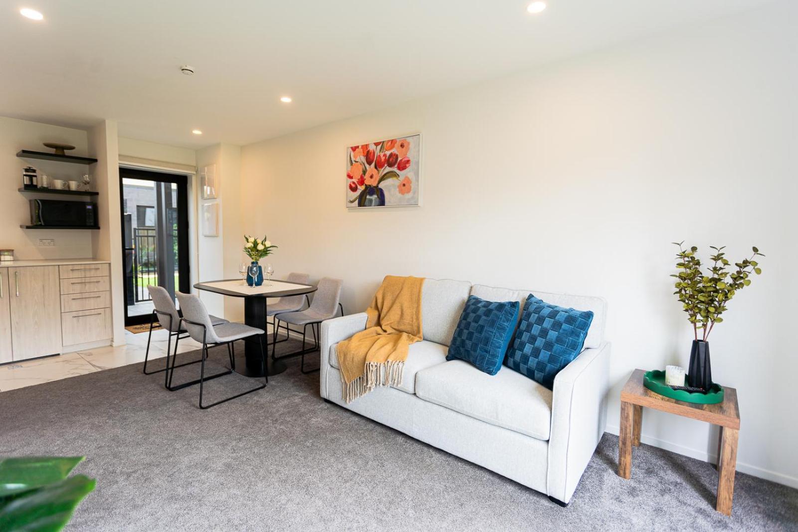 Modern 2 Bedroom Townhouse In Cbd With Parking! Sleeps 5 Крайстчърч Екстериор снимка