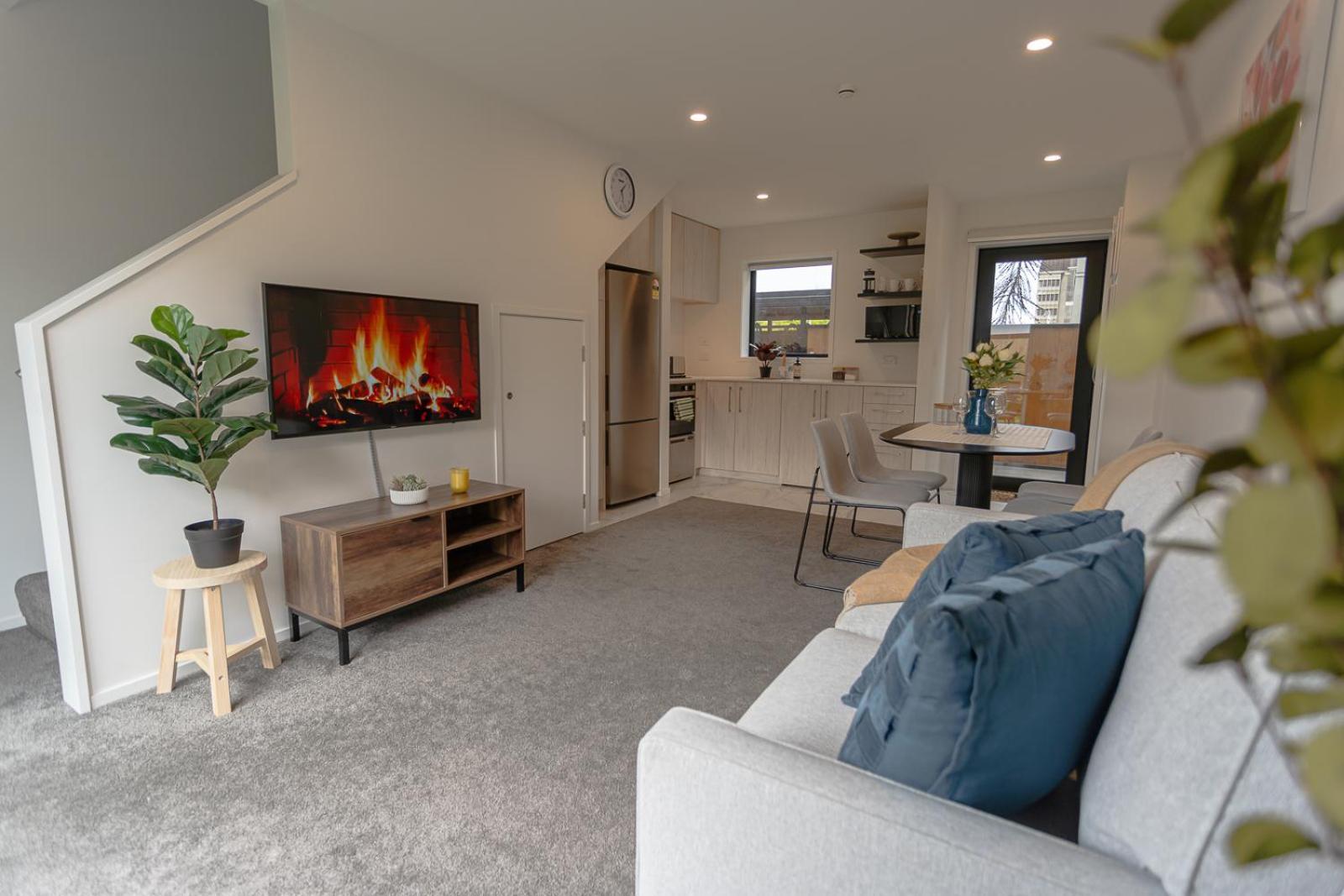 Modern 2 Bedroom Townhouse In Cbd With Parking! Sleeps 5 Крайстчърч Екстериор снимка