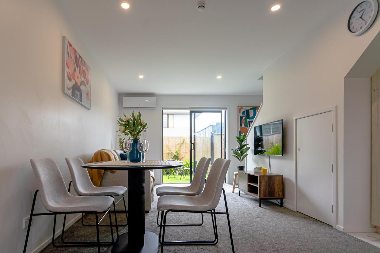 Modern 2 Bedroom Townhouse In Cbd With Parking! Sleeps 5 Крайстчърч Екстериор снимка