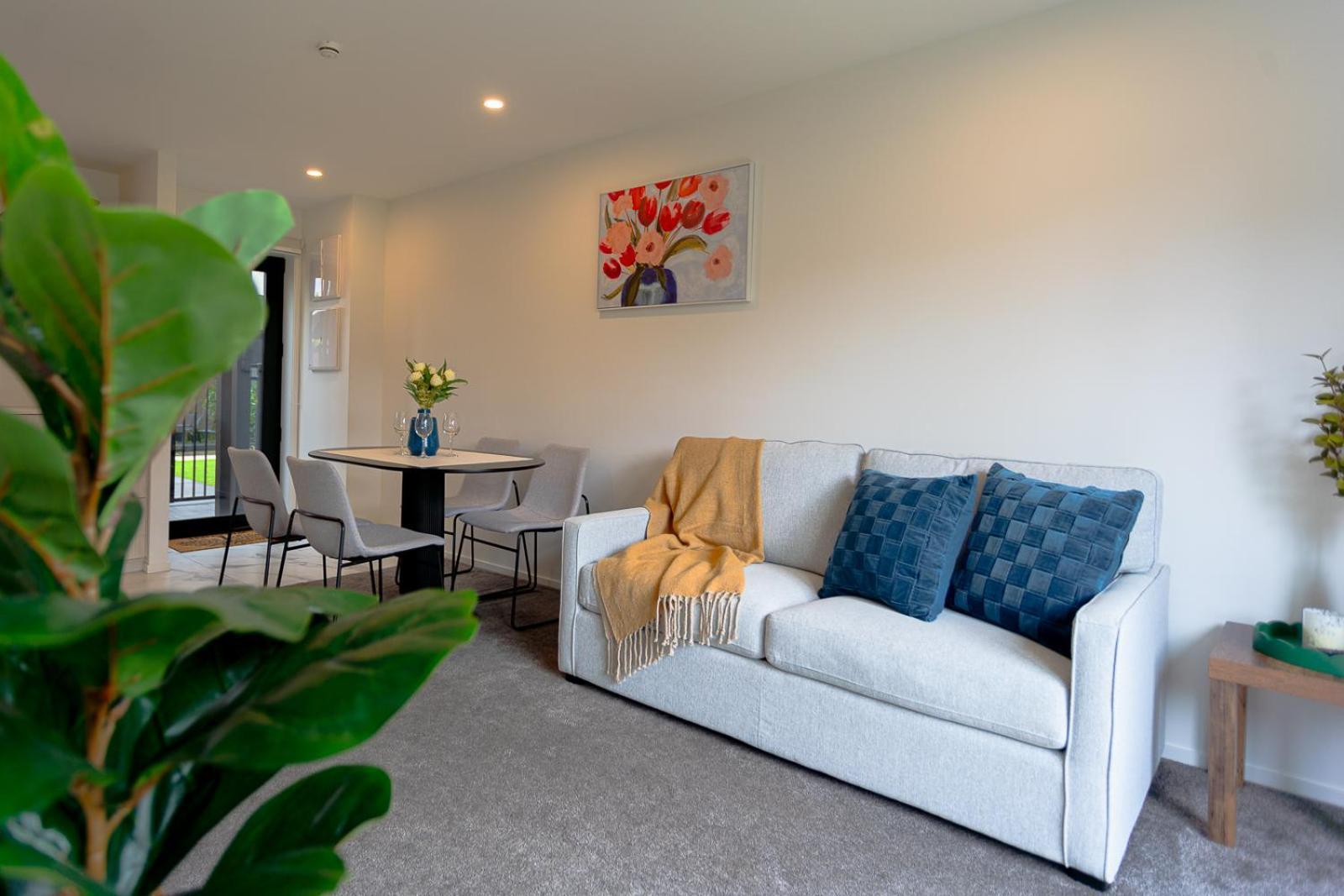 Modern 2 Bedroom Townhouse In Cbd With Parking! Sleeps 5 Крайстчърч Екстериор снимка
